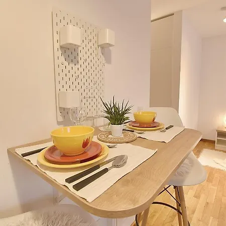 Attic Studio Near Carol Park * בוקרשט