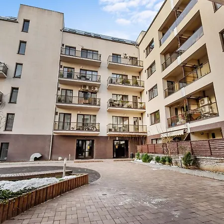 Attic Studio Near Carol Park דירה