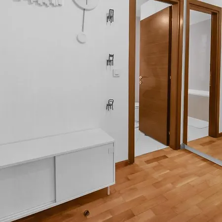 Attic Studio Near Carol Park *